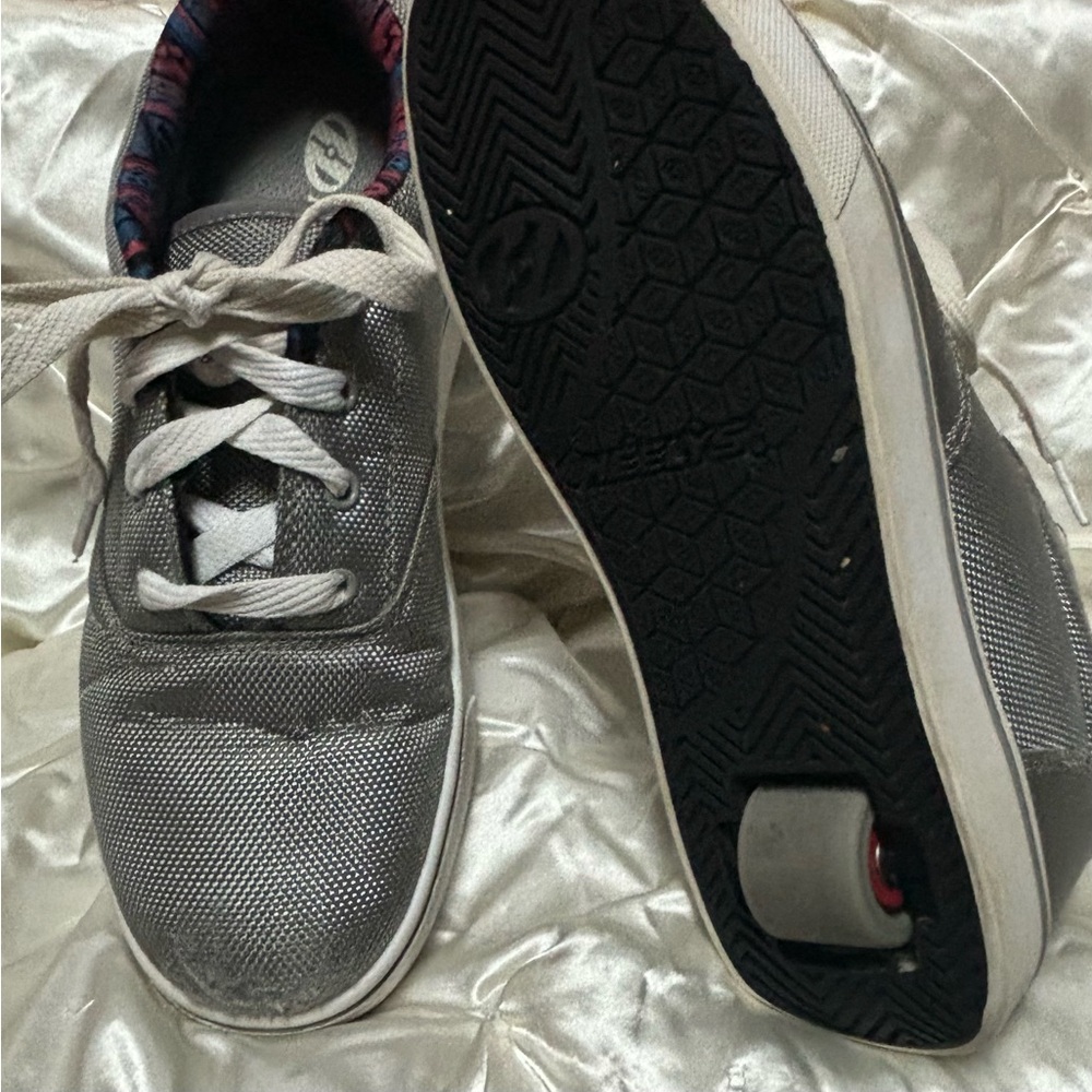 Heelys size youth 6 grey